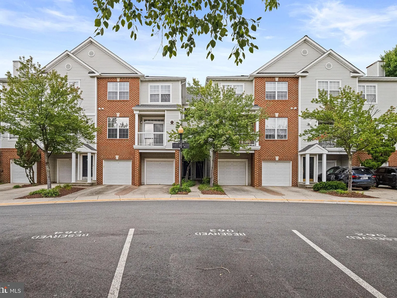 3 bed, 1.5 bath, 1238 sqft, $2,350 — Photo 1