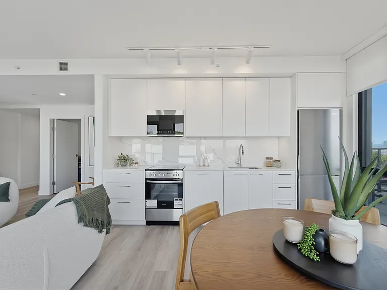 2511 Carolina St — Photo 7