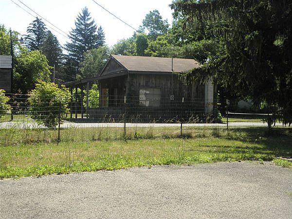 2nd image of 2331 State Route 352 #2333