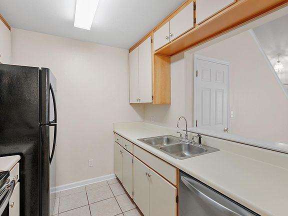 4th image of 1350 Castelnau Ct APT 3