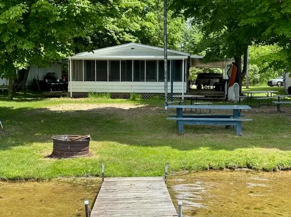 7065 Southlawn Dr, Stanwood, MI 49346