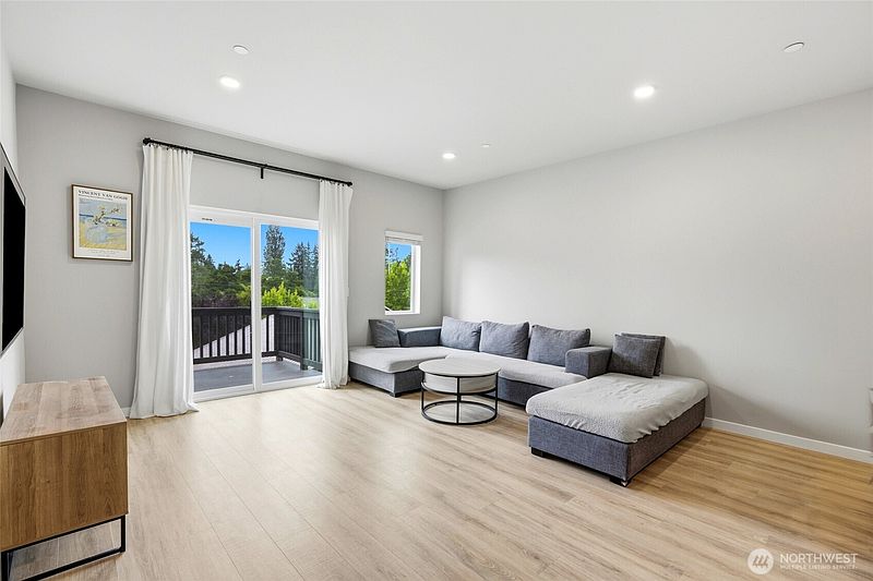 5th image of 14925 44th Avenue W #B5