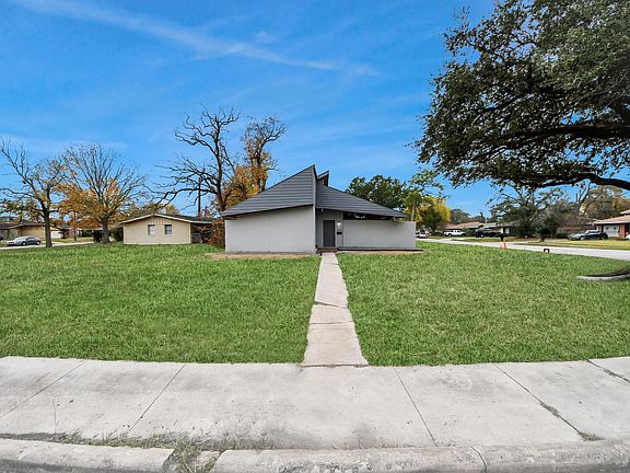3rd image of 2626 Knotty Oaks Trl