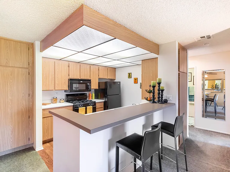 Chaparral Apartments — Photo 38