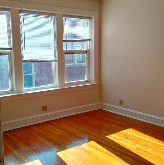 3121 W Foster Ave #3 — Photo 1