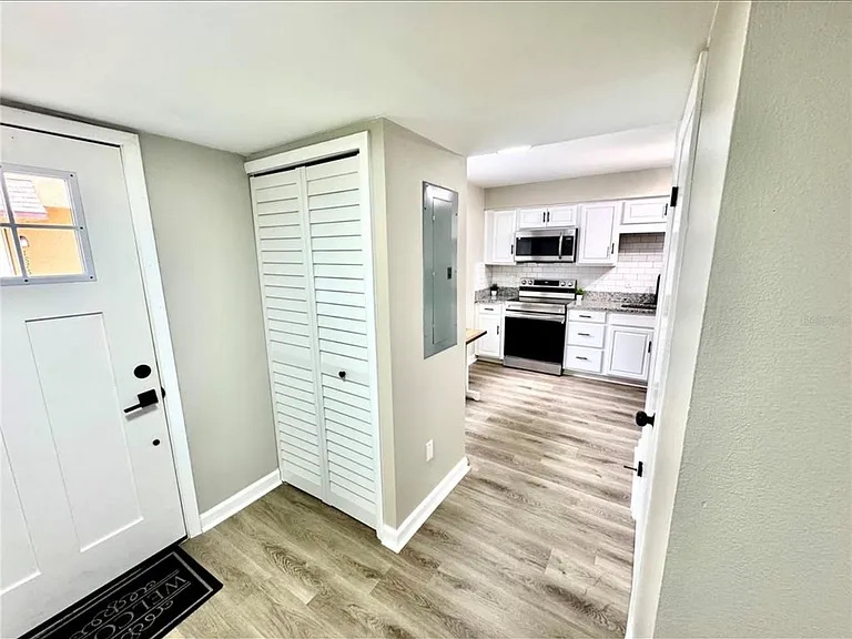 1884 Clearbrooke Dr — Photo 7