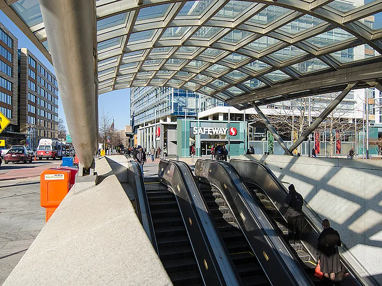 The SW Waterfront metro station