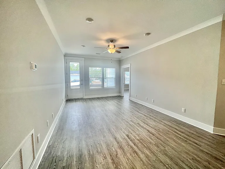 103 Bradford Ct — Photo 6