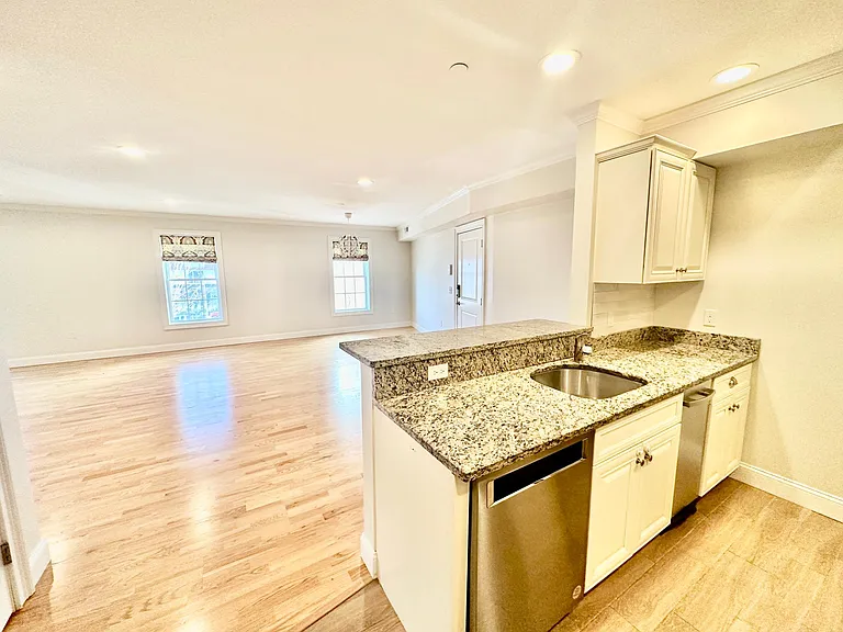 463 Rutherford Ave #306 — Photo 10