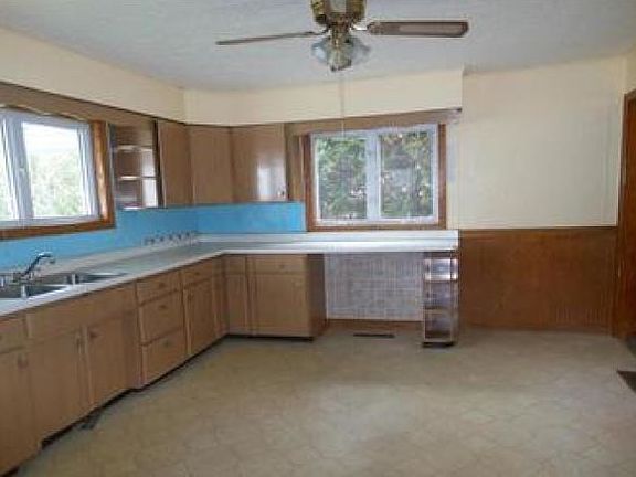 5th image of 1025 Hill St