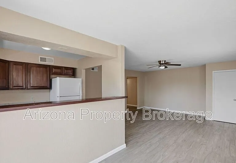 607 W Rio Salado Pkwy #205 — Photo 2