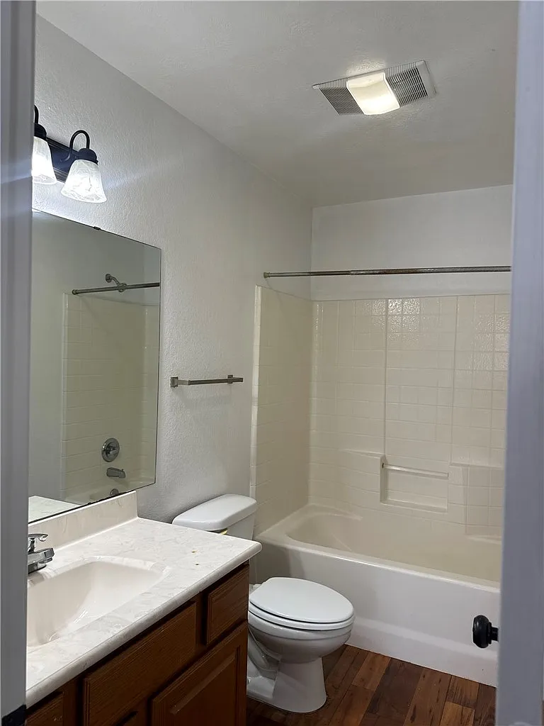 4 bed, 1914 sqft, $2,100 — Photo 4