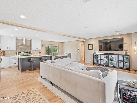 4th image of 2934 Shoreline Dr