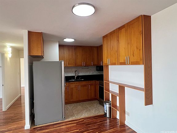 3rd image of 1425 Liliha St APT 14H
