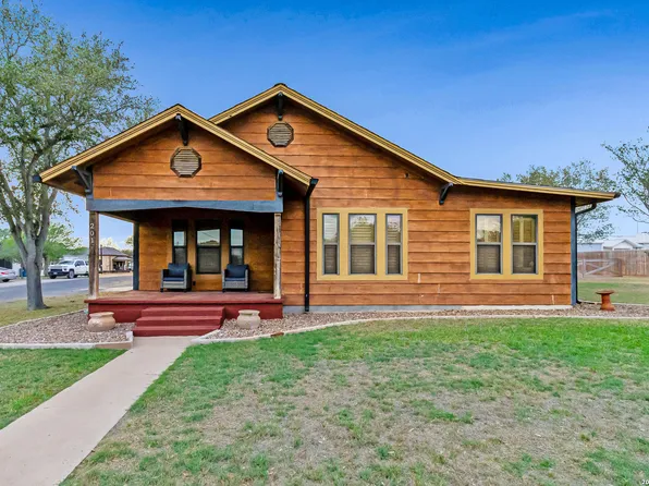 201 Brinkoeter St, Poth, TX 78147