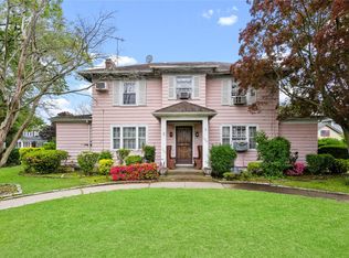 100 Magnolia Ave, Floral Park, NY 11001