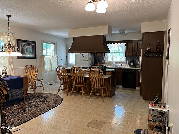 3rd image of 2217 Chesterfield Dr