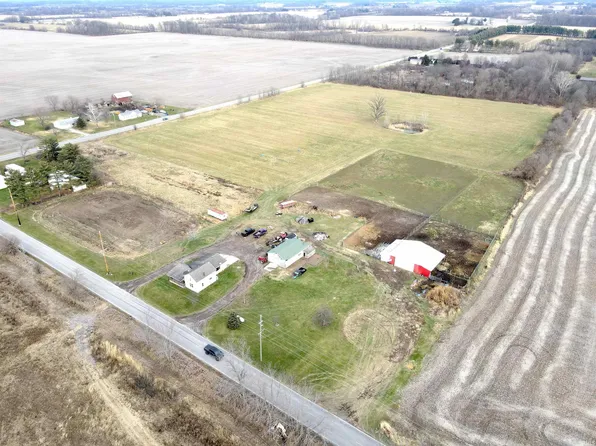 2110 Sycamore Rd, Walkerton, IN 46574