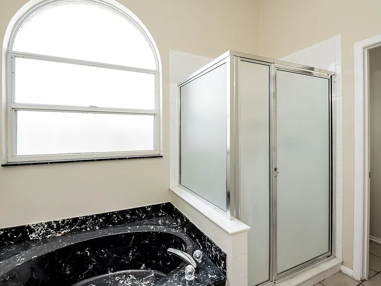 2640 Rolling Broak Dr — Photo 12