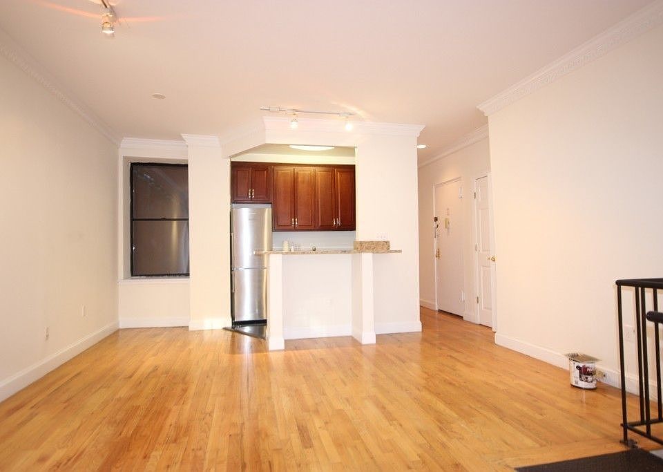 1st image of 235 E 13th St APT 1D