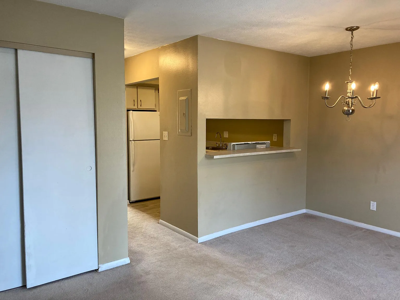 2 bed, 1.5 bath, 1184 sqft, $1,295 — Photo 2