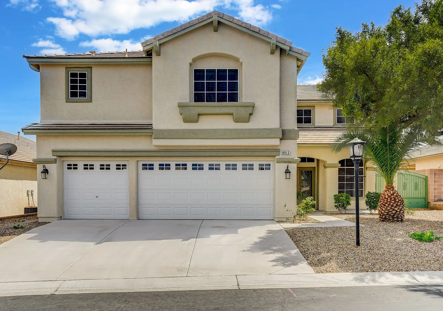 Beautifully Renovated 4BR with Pool & Spa | Mountain Views — Photo 1