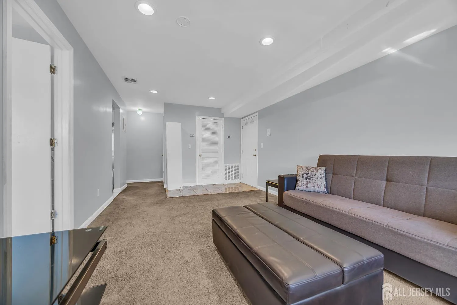 393 College Dr — Photo 4