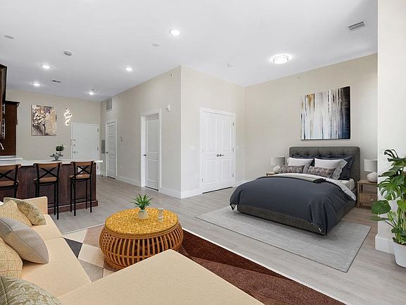 2nd image of 527 Union Ave #1E