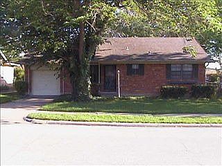 1st image of 833 Alamo Ln