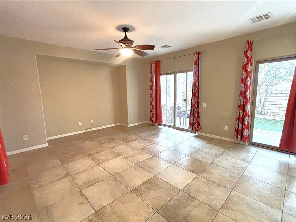 3 bed, 2.5 bath, 1901 sqft, $2,300 — Photo 4