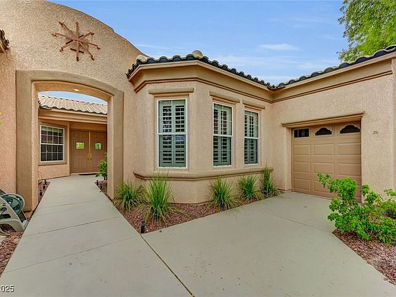 2nd image of 4636 Riva De Romanza St