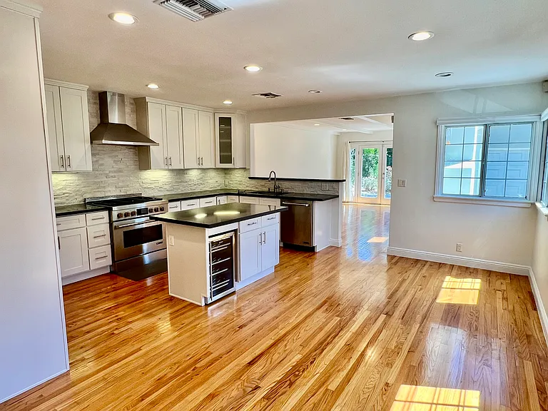 22024 Velicata St — Photo 3