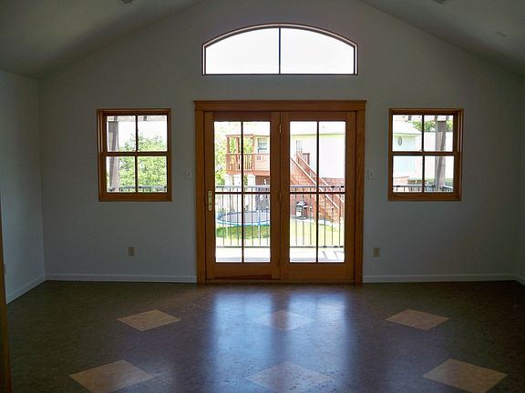 Large upstairs bedroom/studio