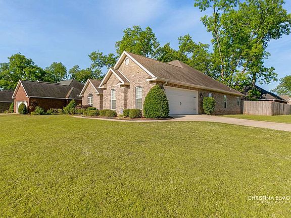 3rd image of 220 Cheshire Dr