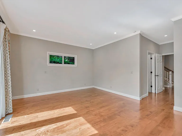 811 College Ave — Photo 27