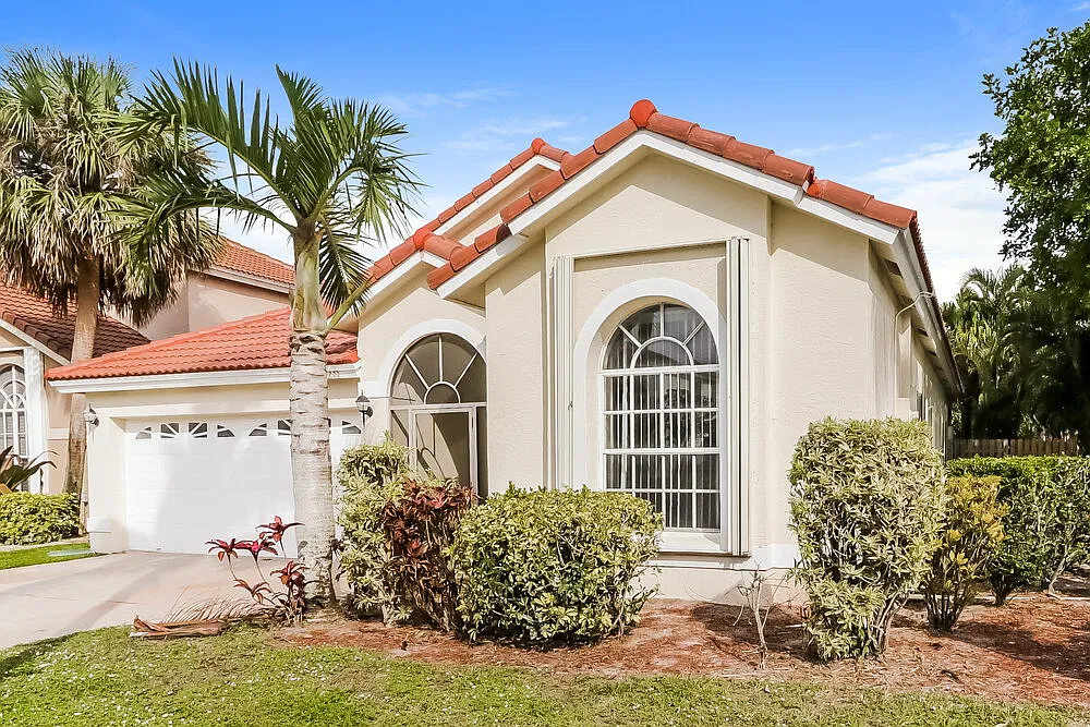 5 bed, 2.0 bath, 2157 sqft, $3,760 — Photo 4