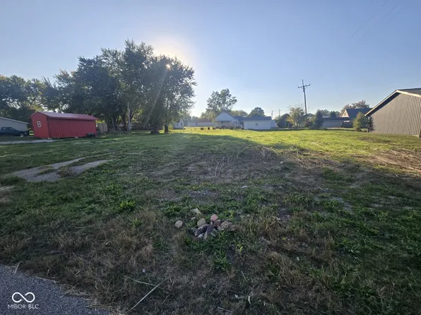 6 8th St NW, Linton, IN 47441