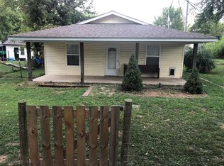 1407 Center St, Bismarck, MO 63624