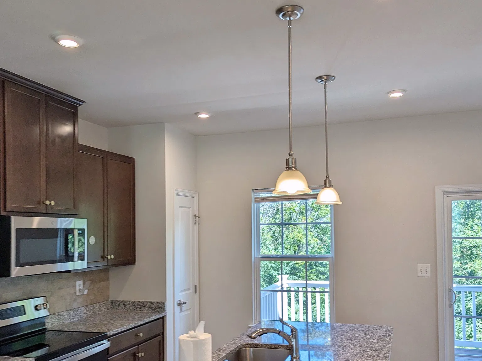 3 bed, 2.5 bath, 1700 sqft, $2,550 — Photo 3