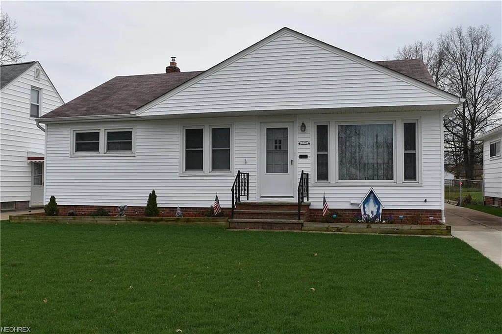 26292 Leslie Ave photo 1