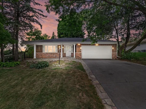 1961 Park LANE, Grafton, WI 53024