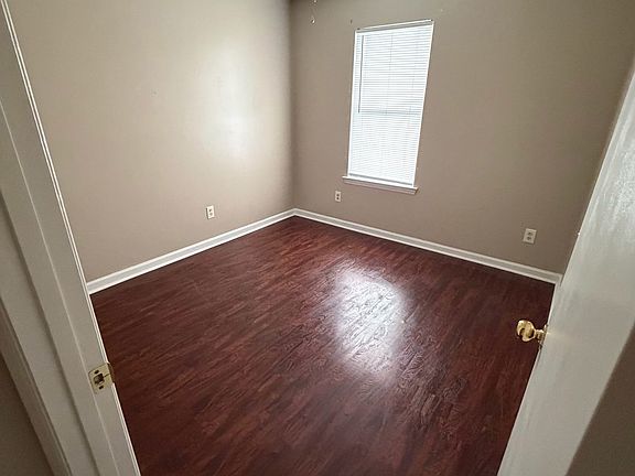 3rd image of 3029 Miranda Rd