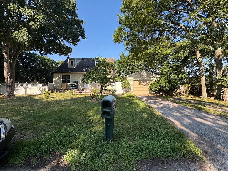 61 Gores Dr — Photo 1