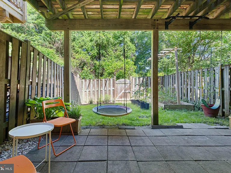 5964 Edgehill Ct — Photo 32