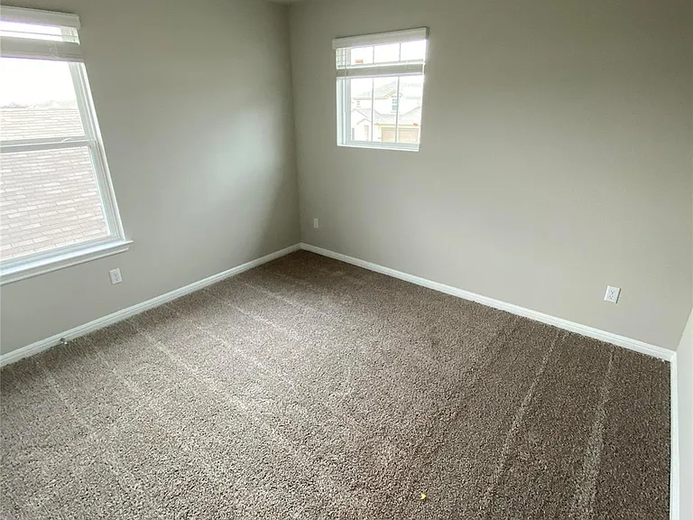 912 Main St — Photo 23