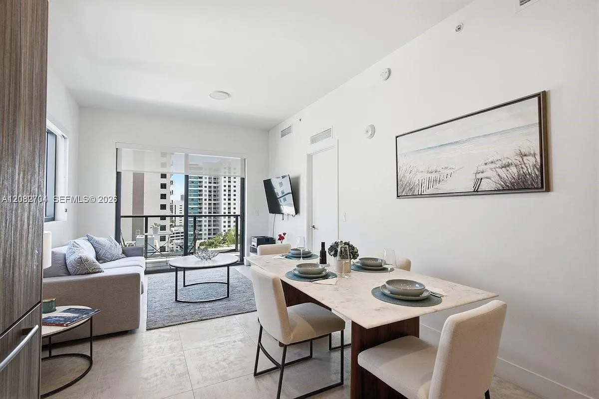 1 bed, 1.0 bath, 571 sqft, $3,500 — Photo 3