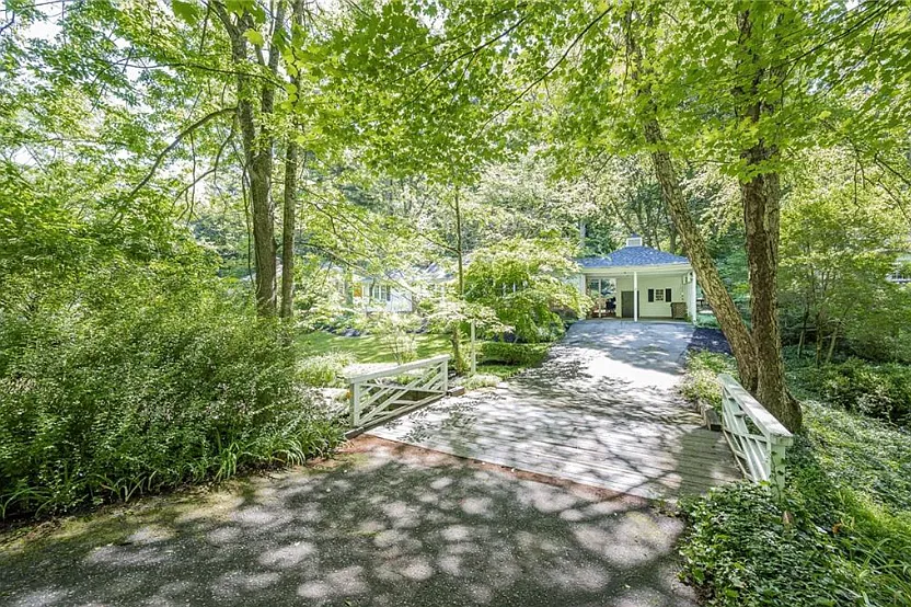 4 bed, 1996 sqft, $3,375 — Photo 3