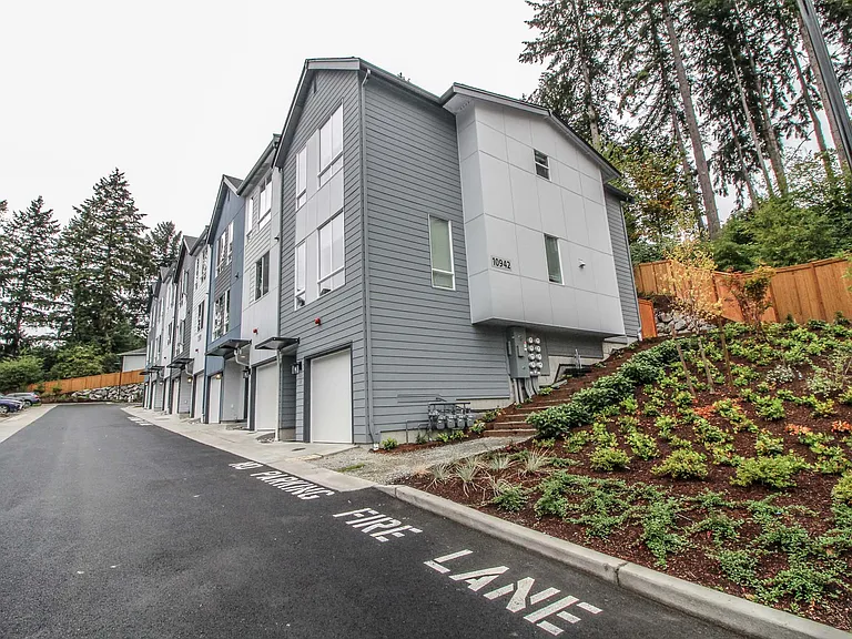 10942 NE 189th Pl #G — Photo 1