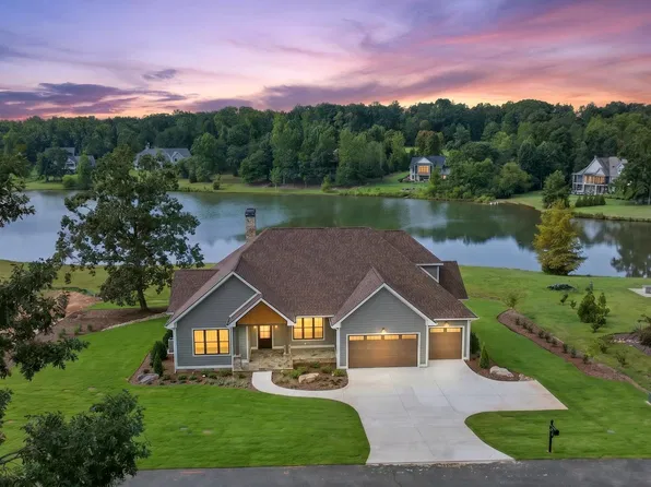966 Mapleton Ln, Columbus, NC 28722