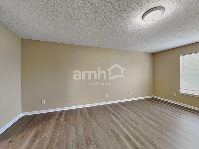 635 Cloverfield Ln — Photo 11